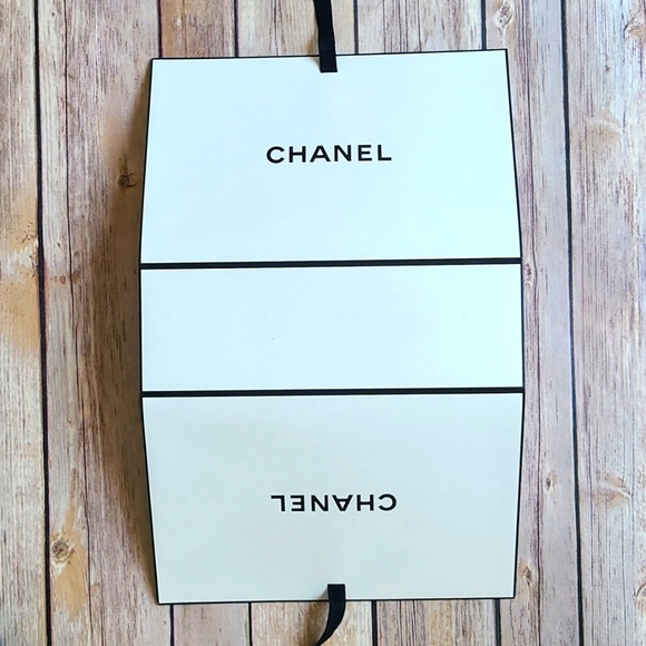 CHANEL gift box - Picture 1 of 4